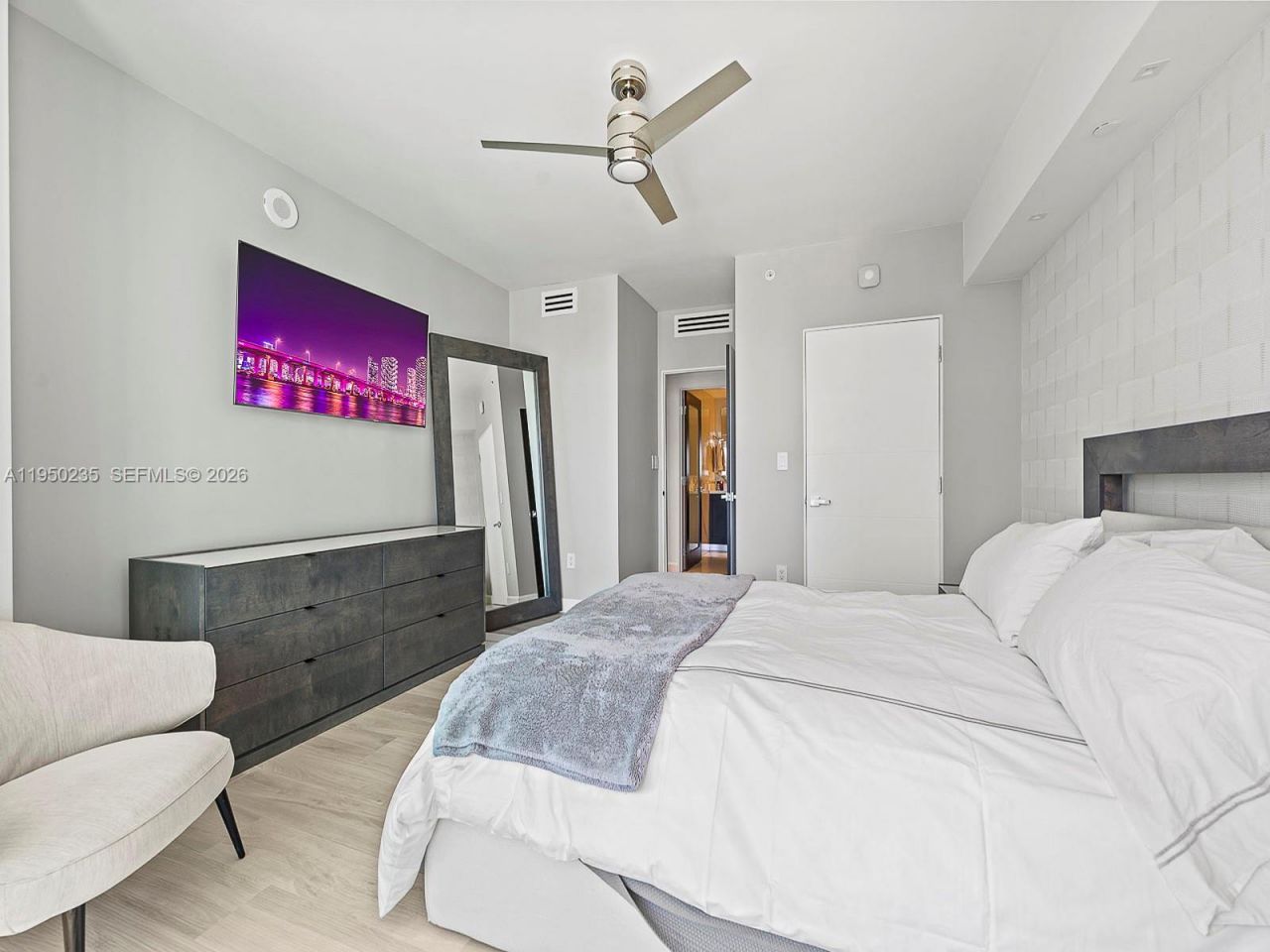 500 Brickell Ave, Unit 2203, Miami, FL 33131 Photo