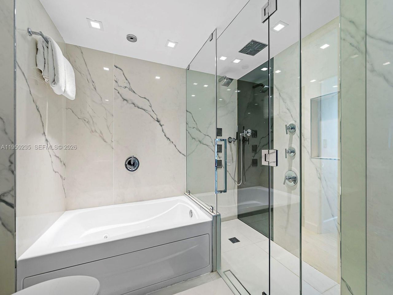 500 Brickell Ave , Unit 2203, Miami, FL 33131 Photo