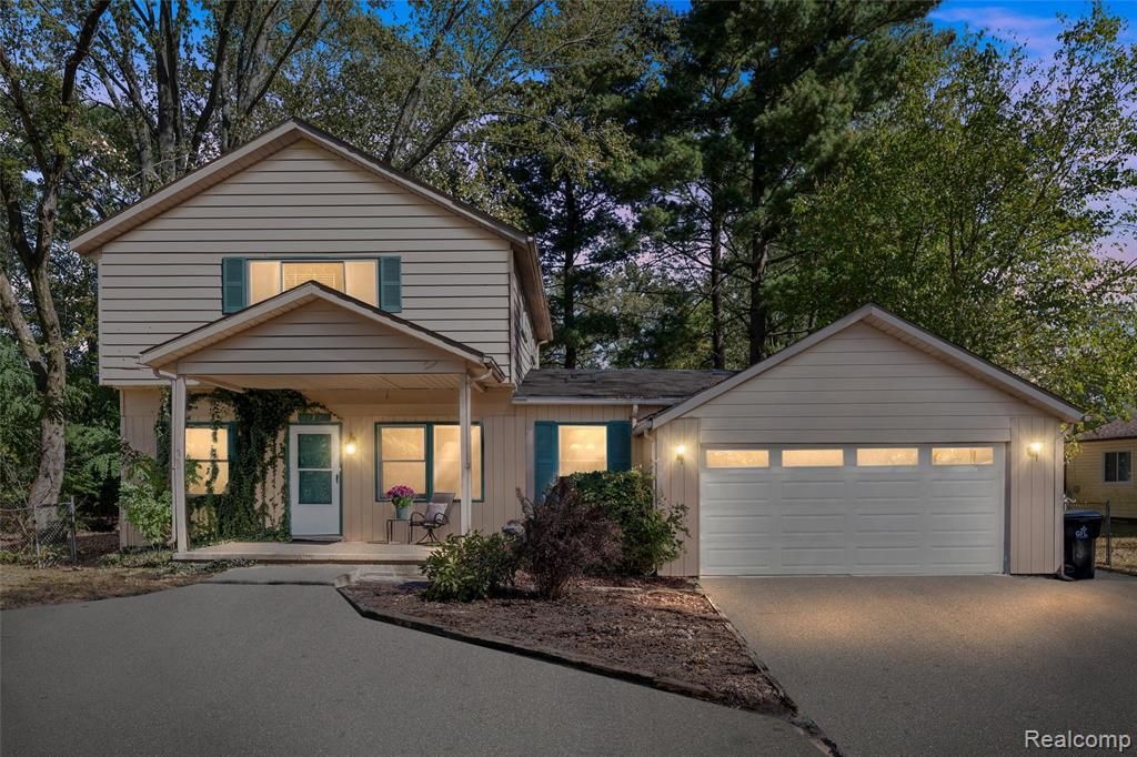 21326 Flanders Street, Farmington, MI 48335 Main Photo