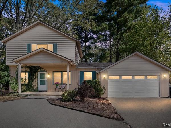 21326 Flanders Street, Farmington, MI 48335