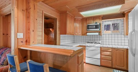 874 San Jose Avenue, South Lake Tahoe, CA 96150 Photo