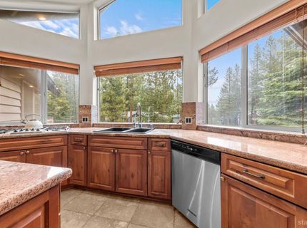 1072 Turnback Trail, South Lake Tahoe, CA 96150 Photo