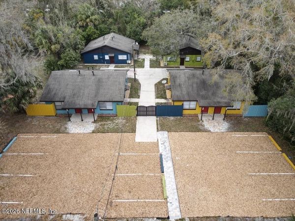 521 E JACKSON Avenue, Mount Dora, FL 32757