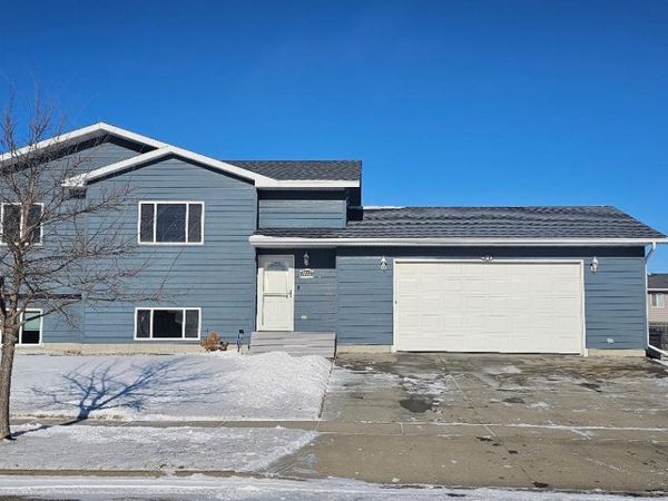 1022 SW 17th Avenue, Aberdeen, SD 57401