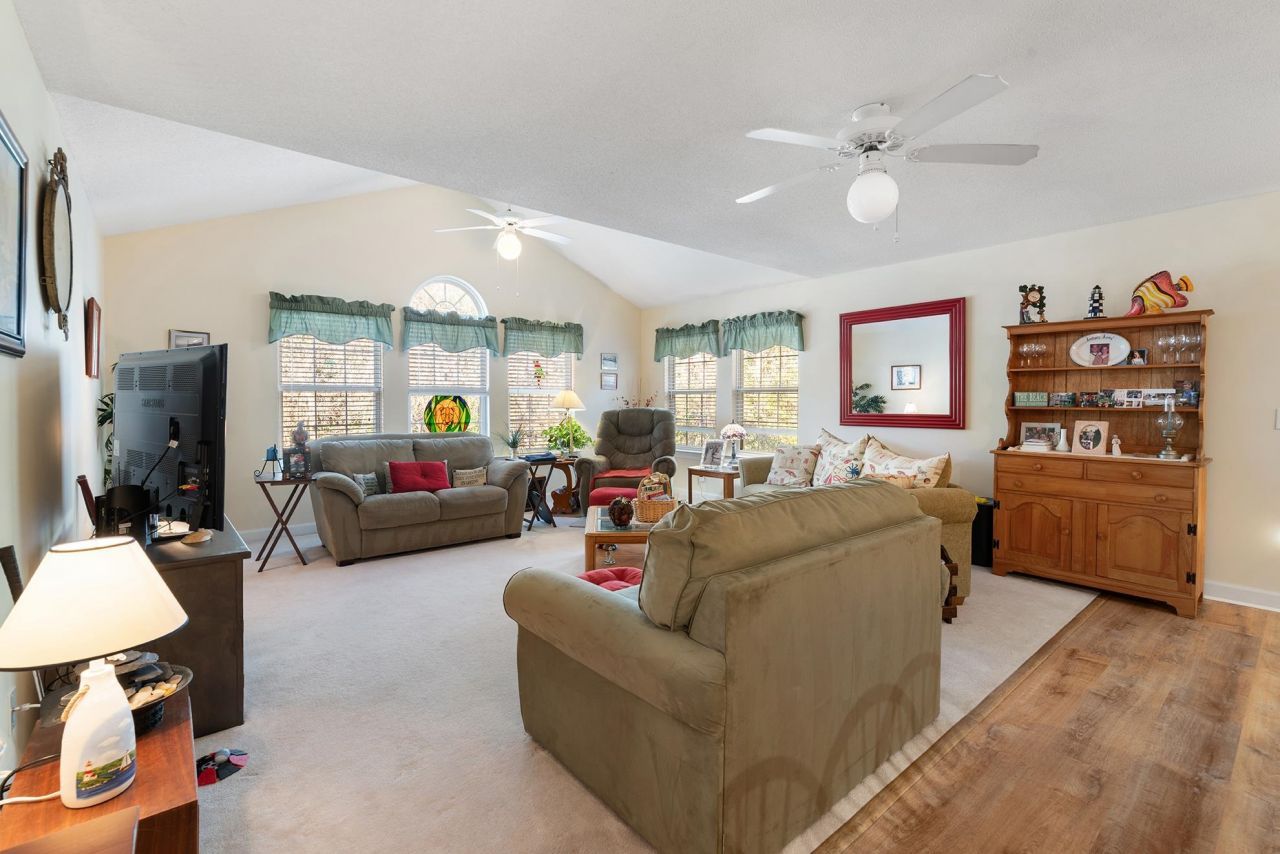 4390 Daphne Ln. Photo 10