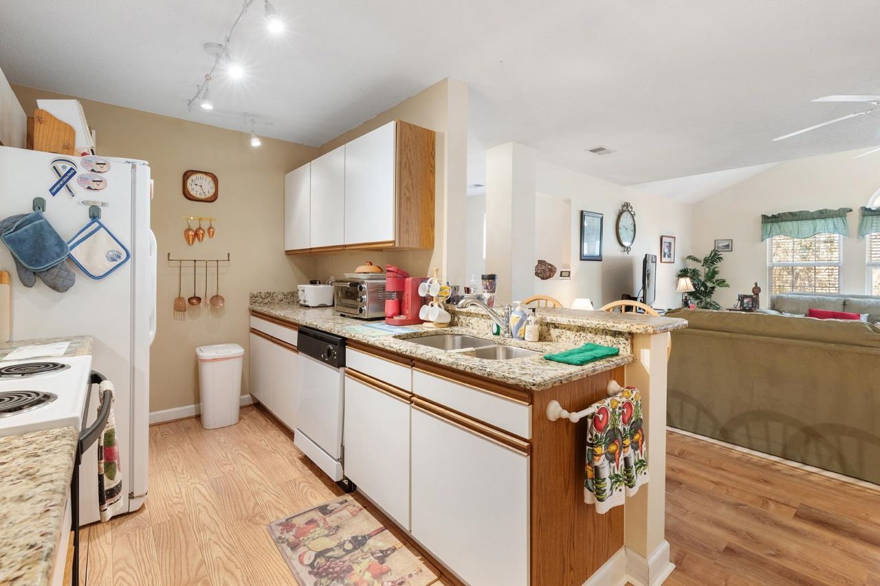 4390 Daphne Ln. Photo 15