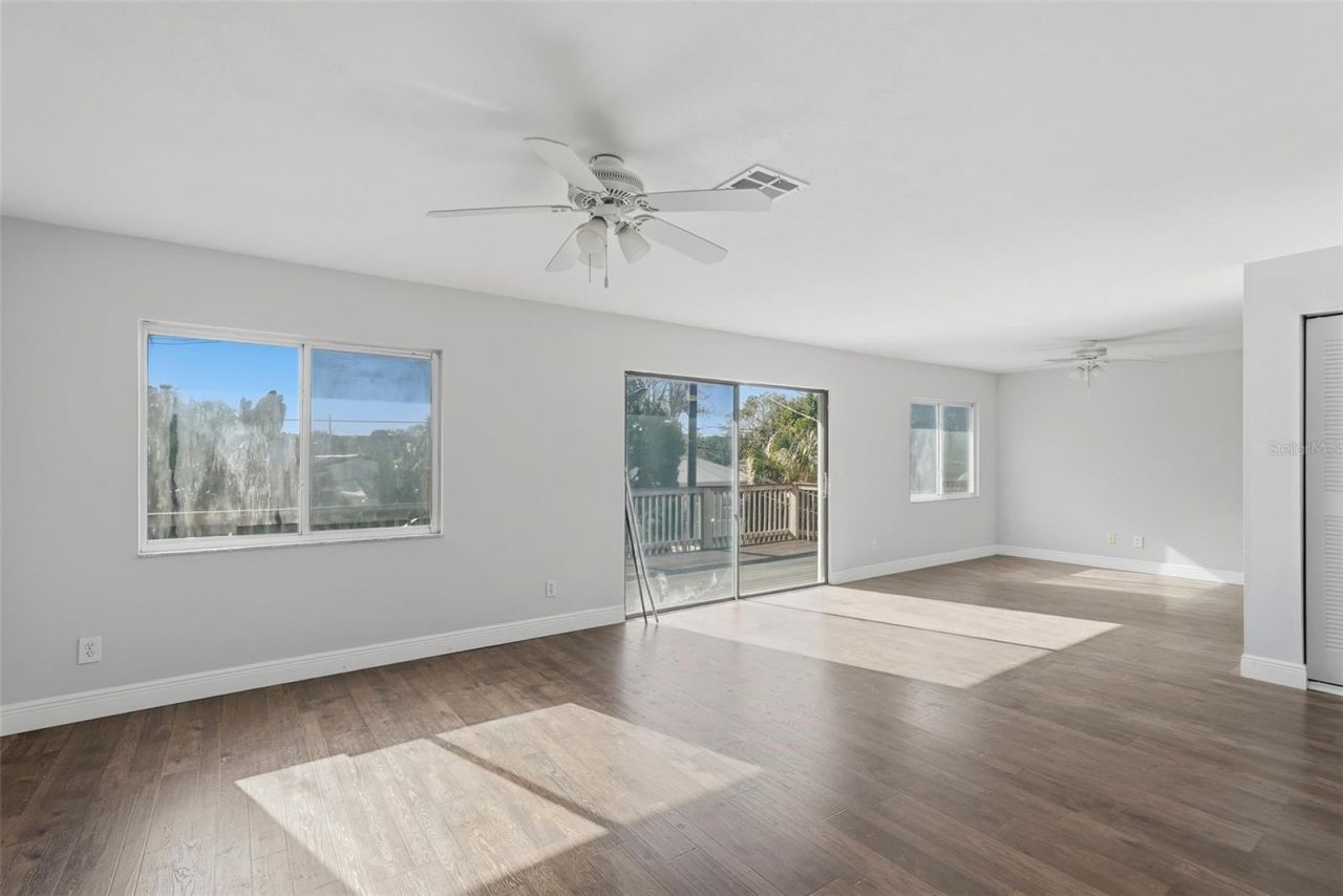 1858 Michigan Avenue Ne, Saint Petersburg, FL 33703 Photo