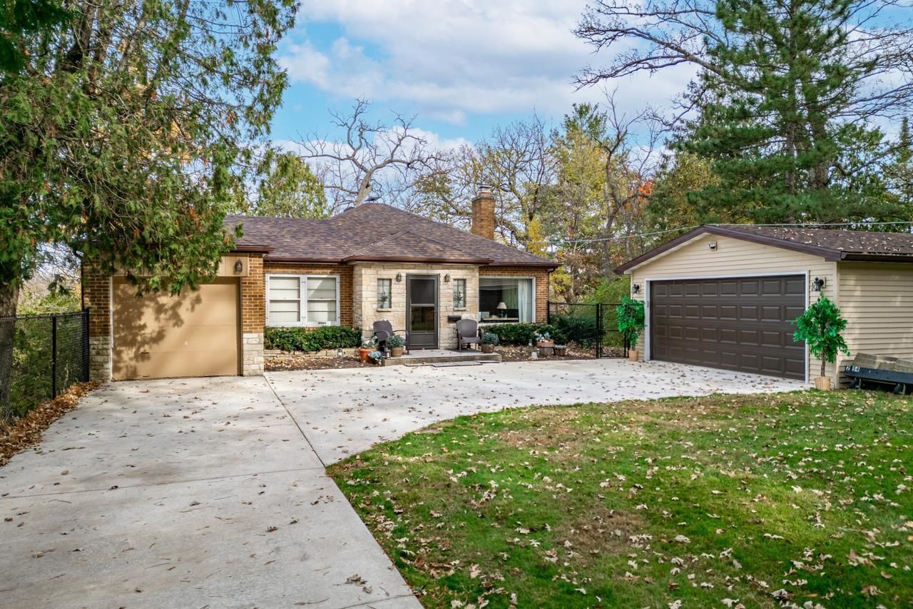 4215 Oaklane Road, Rockford, IL 61109 Main Photo