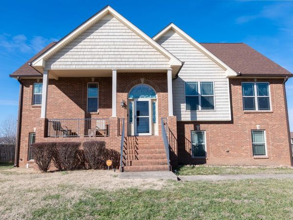 1700 Winterhaven Ct, Clarksville, TN 37042