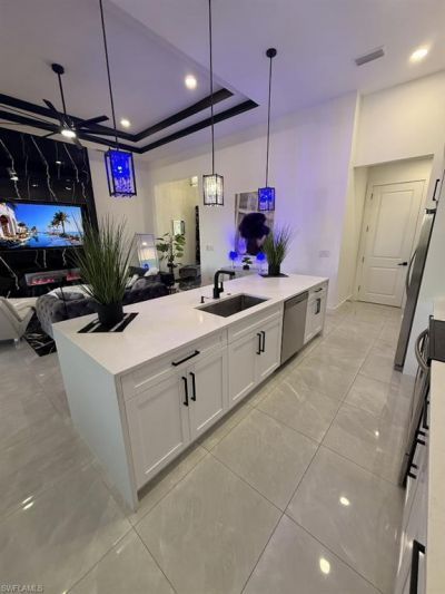 907 NE 13th Pl, Cape Coral, FL 33909 Photo