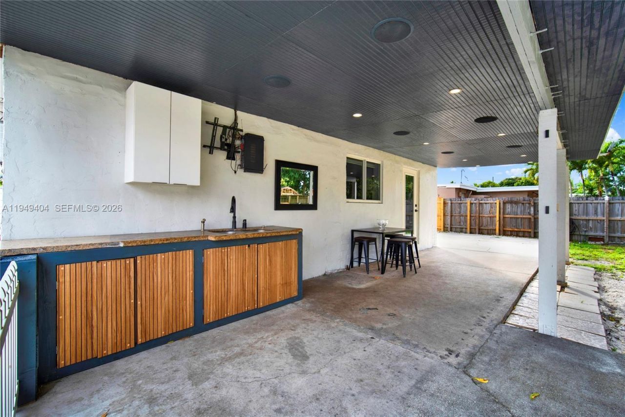 463 E 61st St, Hialeah, FL 33013 Photo