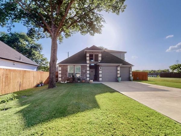 1901 Avenue E , Grand Prairie, TX 75051