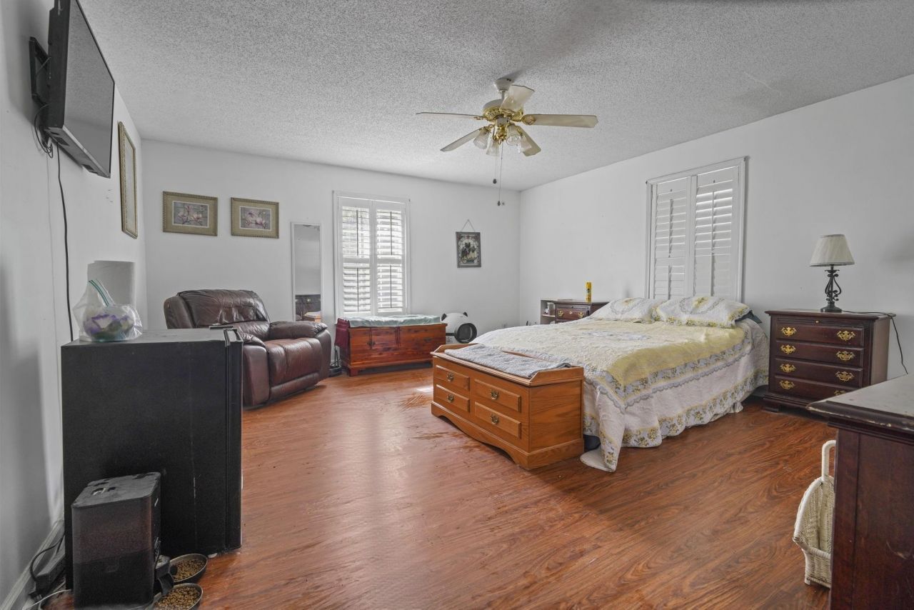 408 Rosemary St. Photo 15