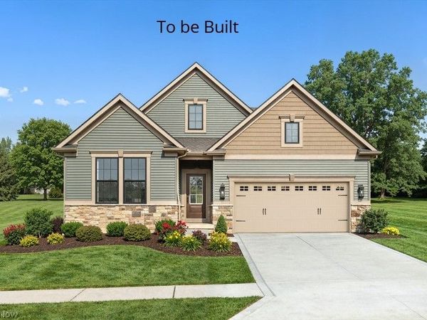 821 Colesbourne Circle, Uniontown, OH 44685