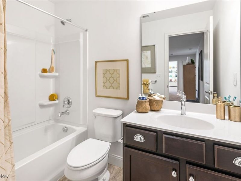 821 Colesbourne Circle, Uniontown, OH 44685 Photo 12