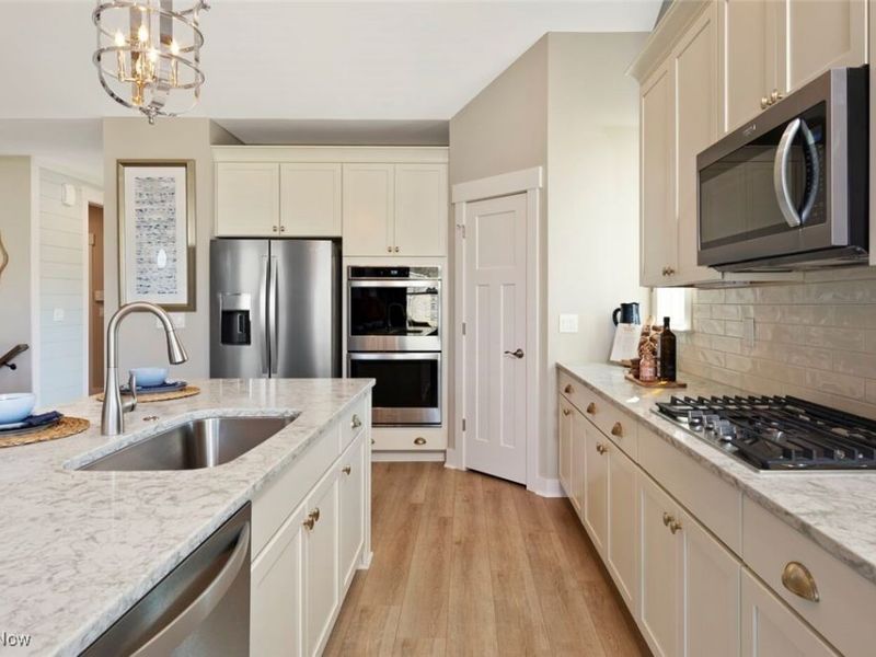 821 Colesbourne Circle, Uniontown, OH 44685 Photo 13