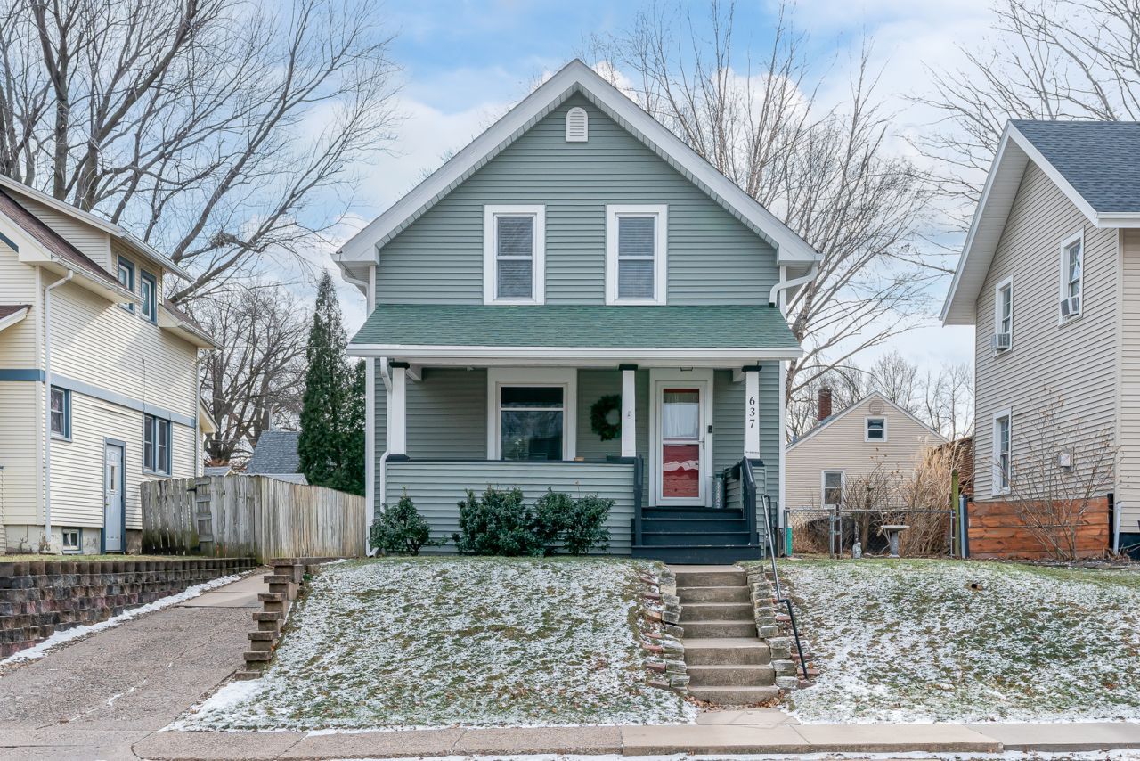 637 E Columbia Avenue, Davenport, IA 52803 Main Photo