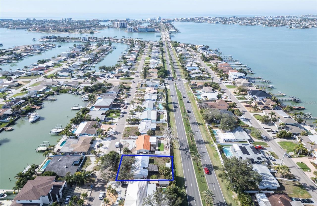 7833 Causeway Boulevard S, Saint Petersburg, FL 33707 Photo