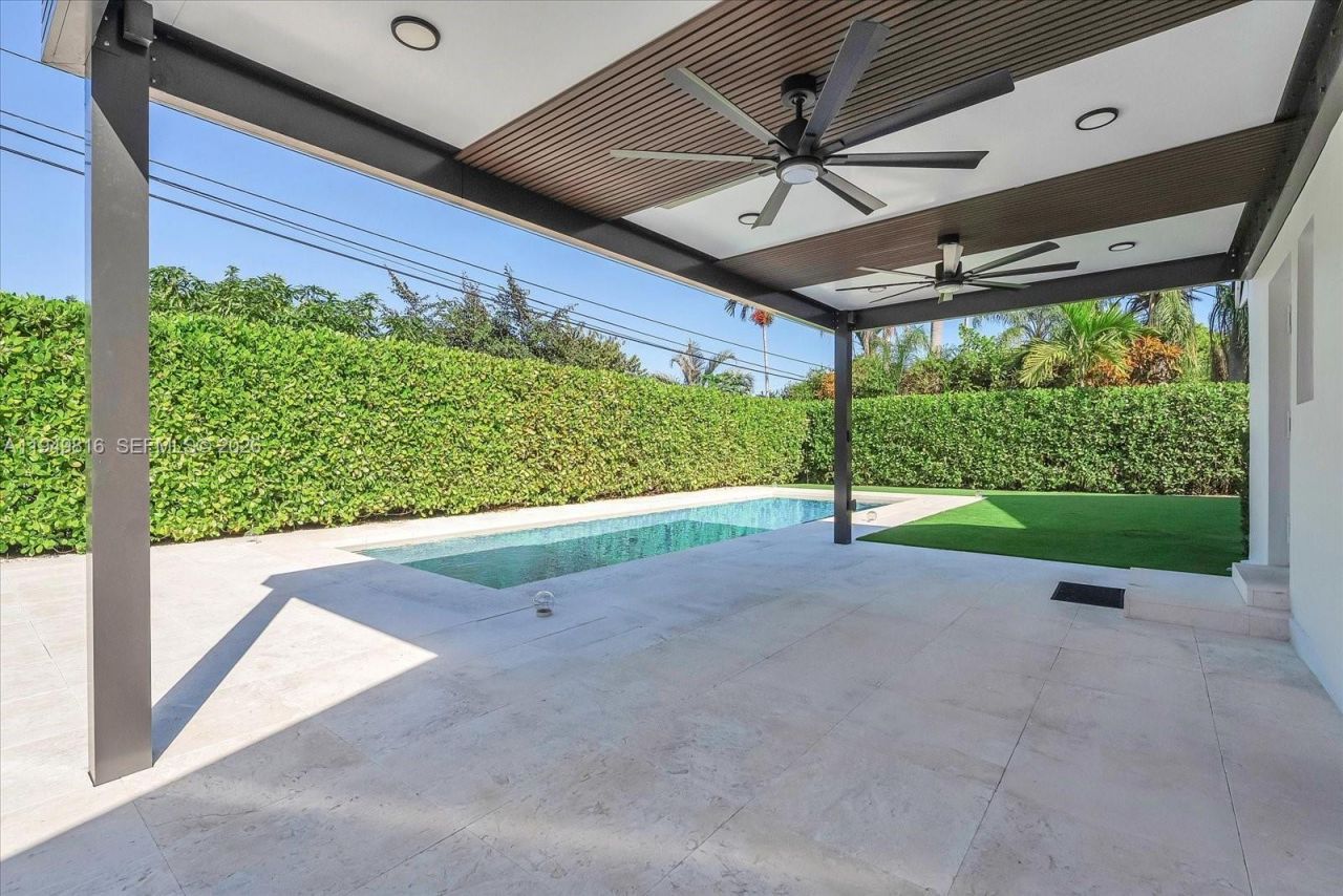 6735 SW 51st St, Miami, FL 33155 Photo