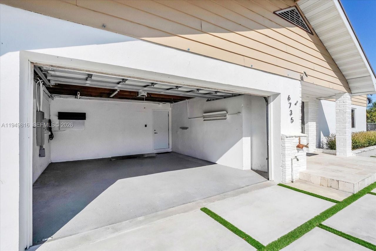 6735 SW 51st St, Miami, FL 33155 Photo