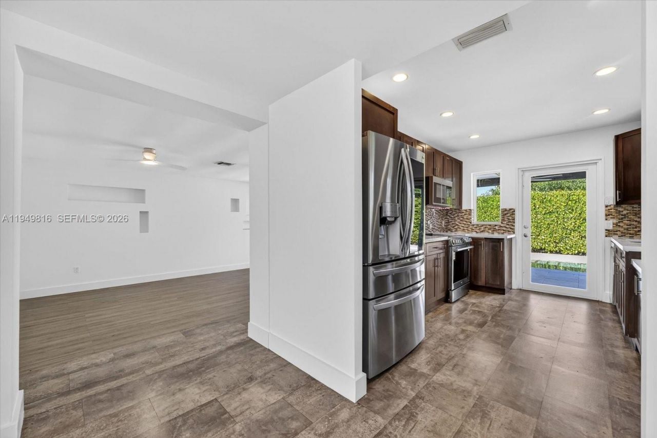 6735 SW 51st St, Miami, FL 33155 Photo