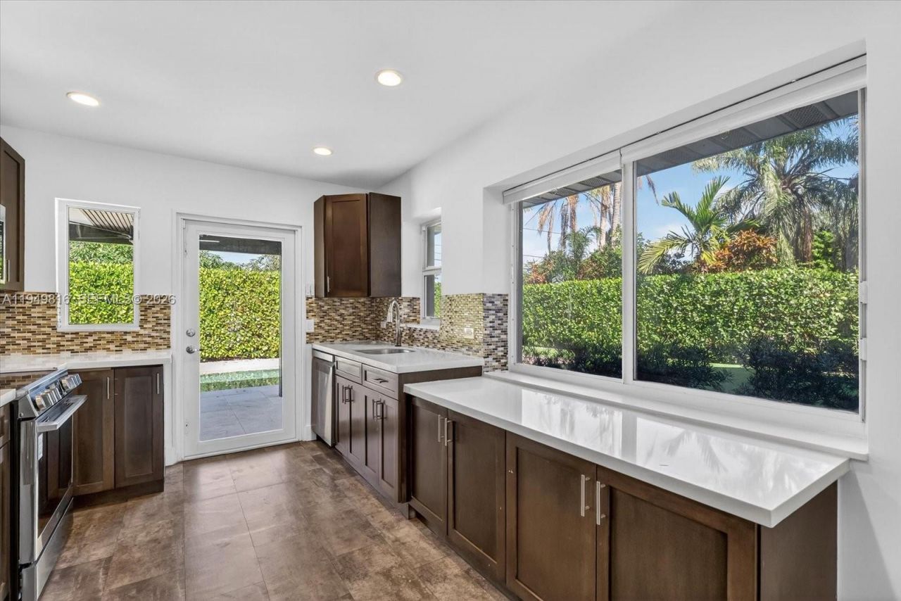 6735 SW 51st St, Miami, FL 33155 Photo