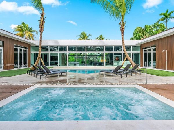 1000 NE 89th St, Miami, FL 33138