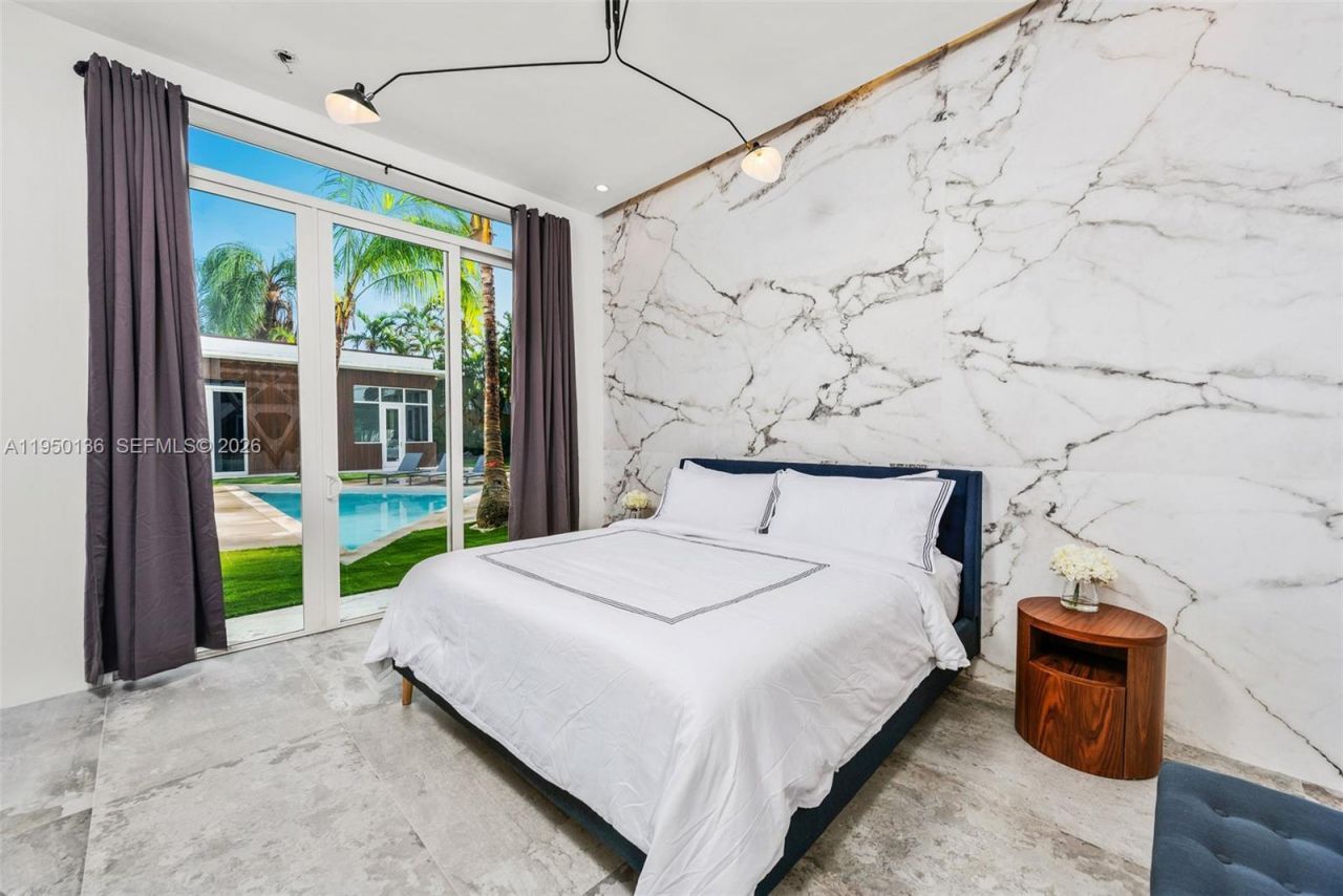 1000 NE 89th St, Miami, FL 33138 Photo