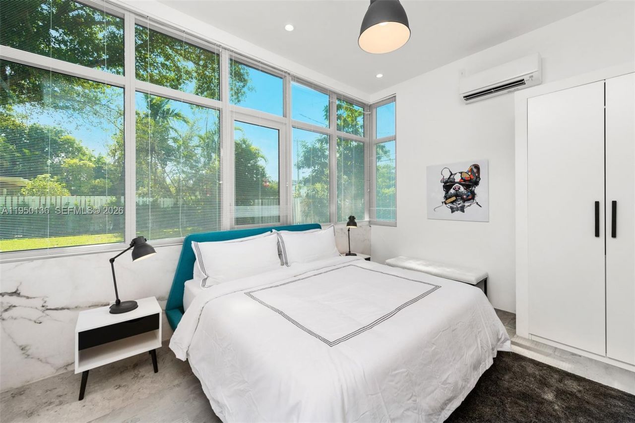 1000 NE 89th St, Miami, FL 33138 Photo