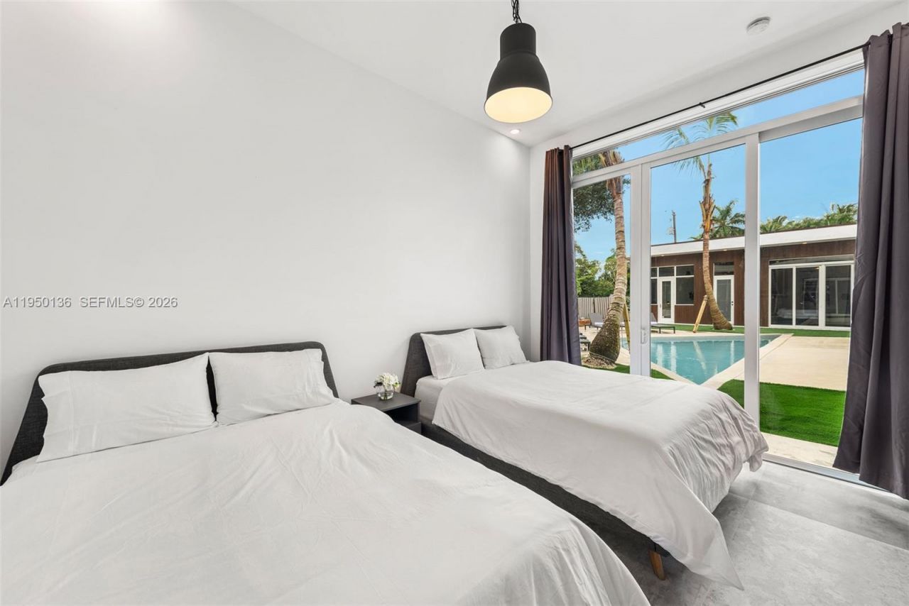 1000 NE 89th St, Miami, FL 33138 Photo