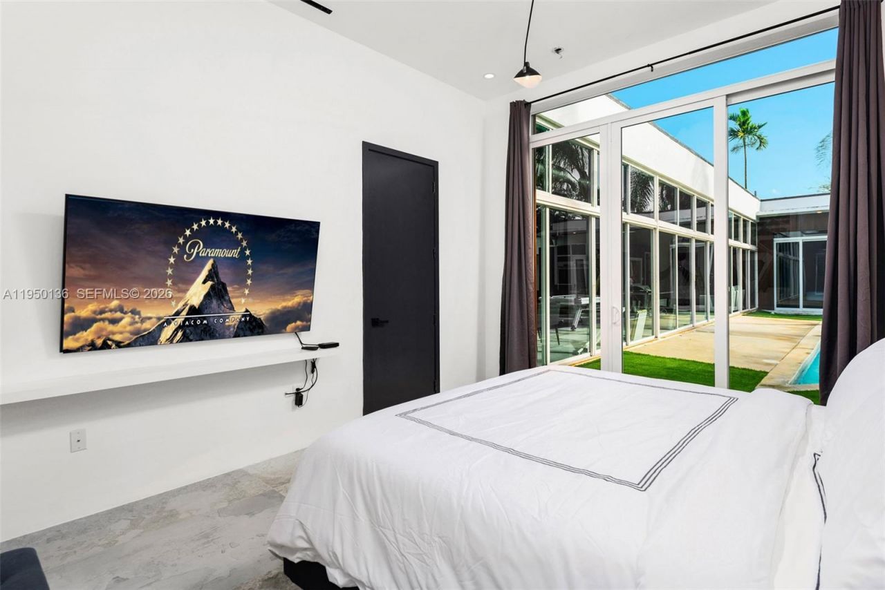 1000 NE 89th St, Miami, FL 33138 Photo