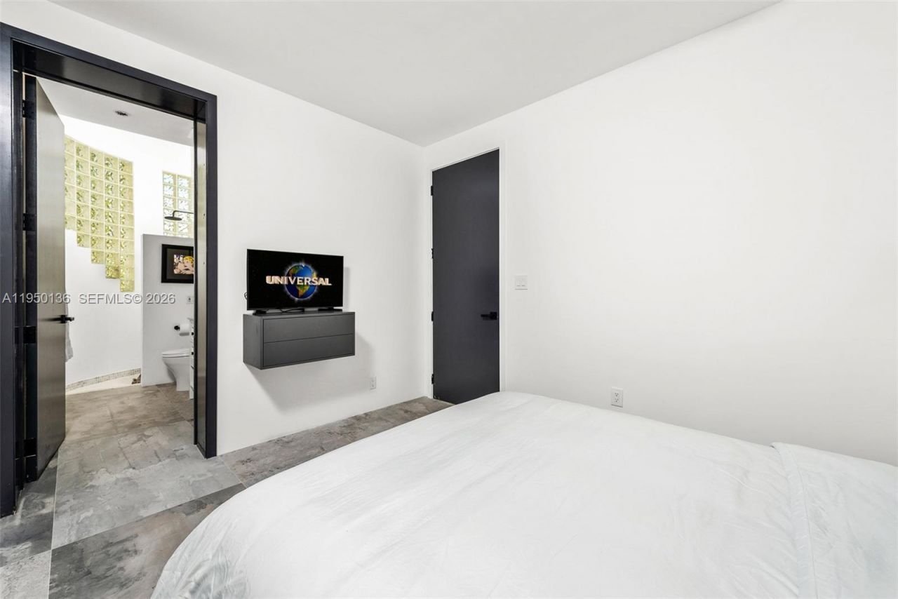 1000 NE 89th St, Miami, FL 33138 Photo