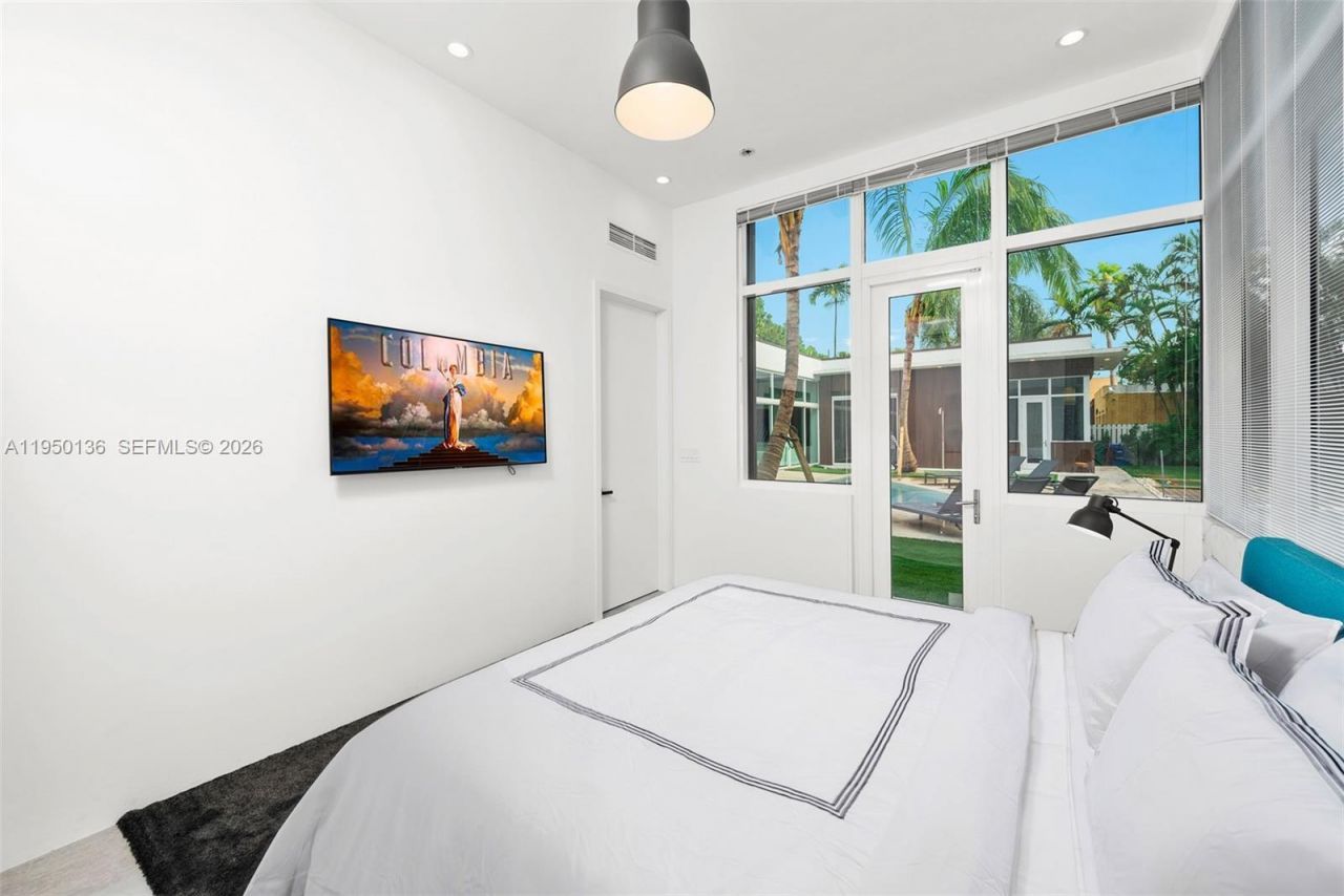 1000 NE 89th St, Miami, FL 33138 Photo