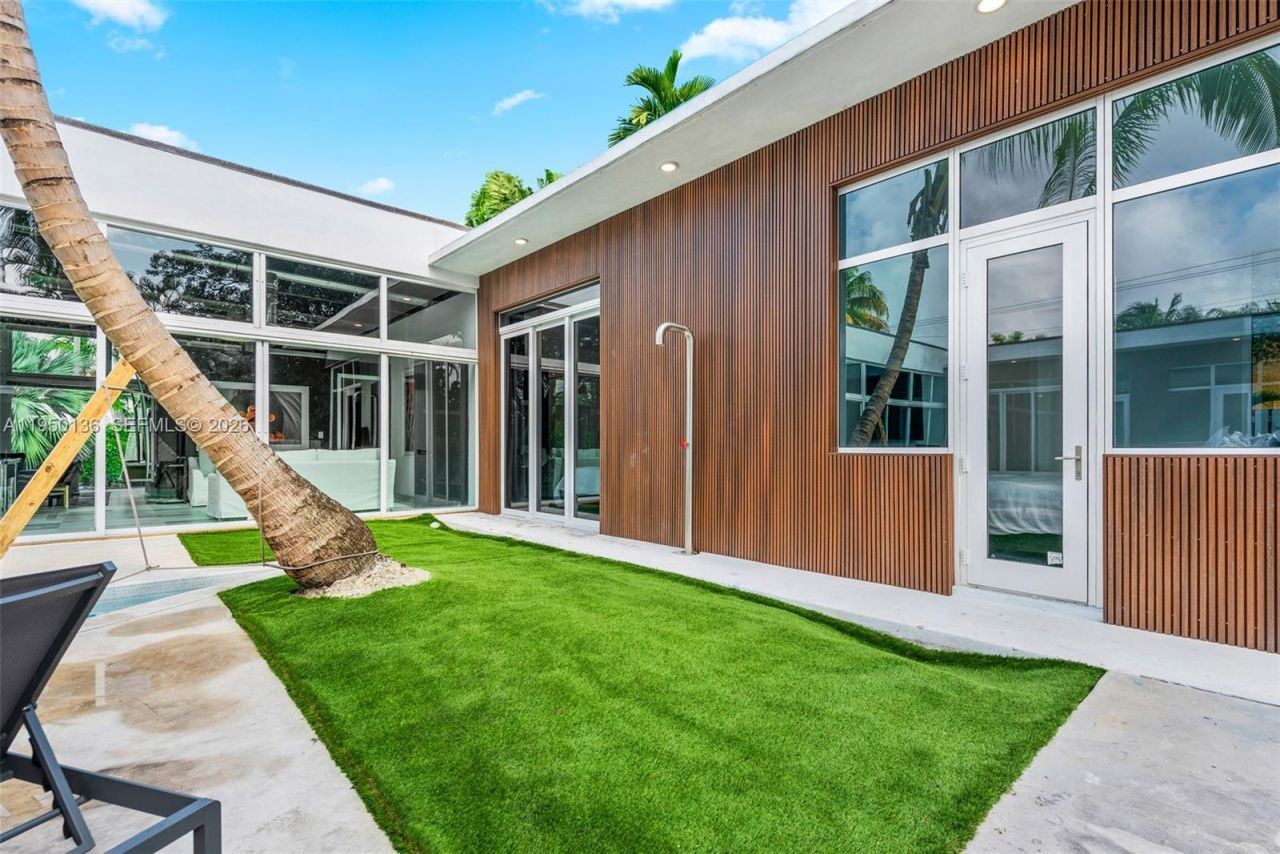 1000 NE 89th St, Miami, FL 33138 Photo