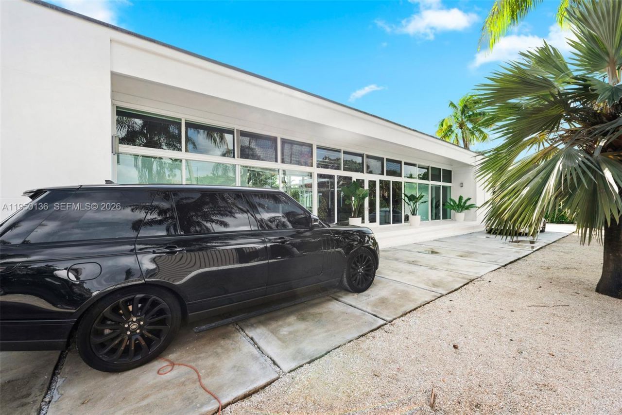 1000 NE 89th St, Miami, FL 33138 Photo