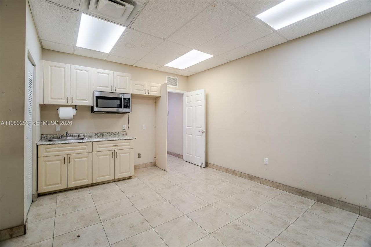 1001 NW 72nd St , Miami, FL 33150 Photo