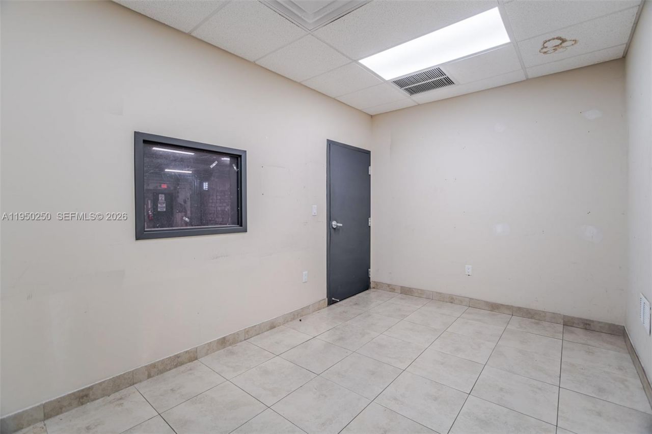 1001 NW 72nd St , Miami, FL 33150 Photo