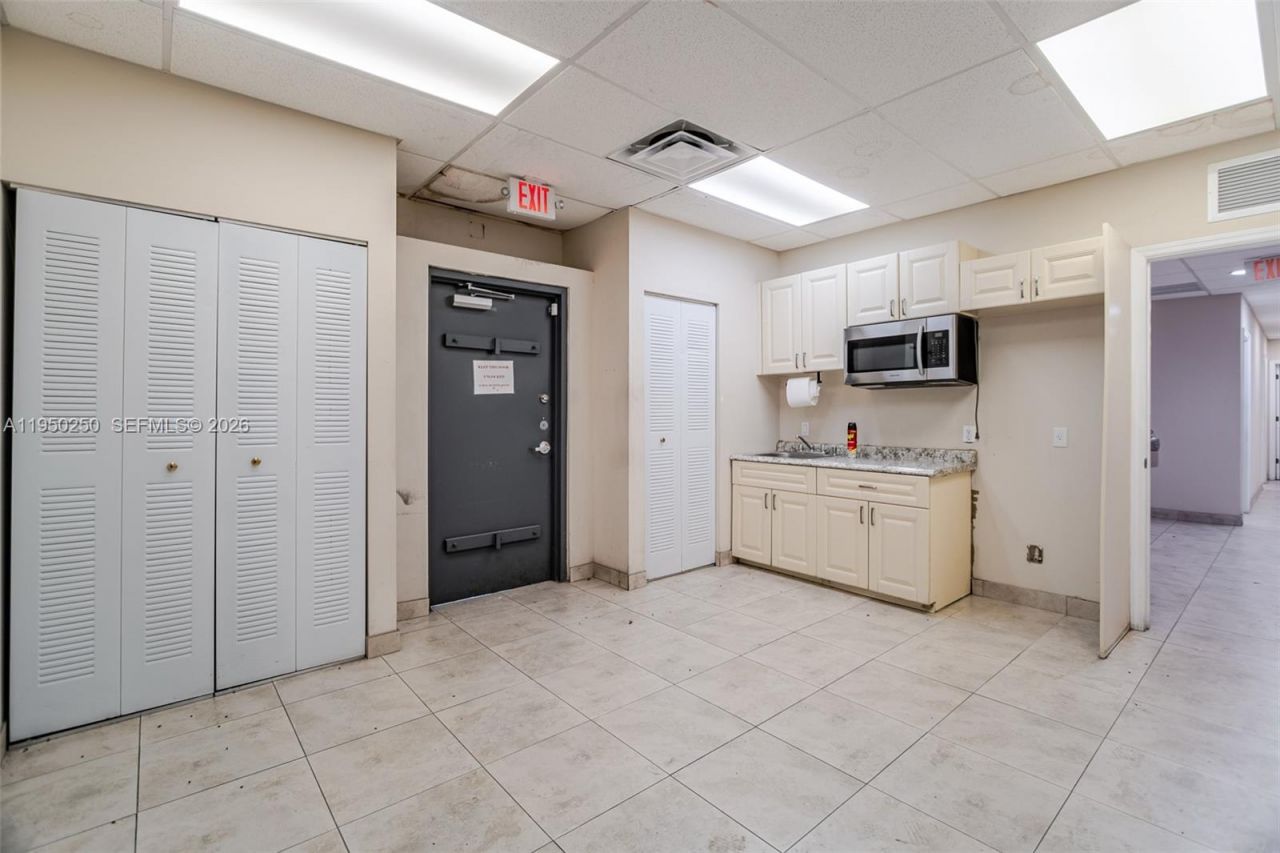 1001 NW 72nd St , Miami, FL 33150 Photo