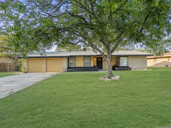 209 Windcrest Dr, Windcrest, TX 78239