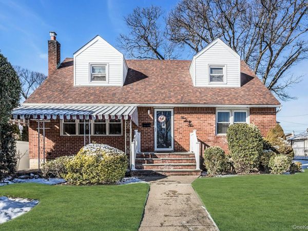 562 Arcadian Avenue, Valley Stream, NY 11580