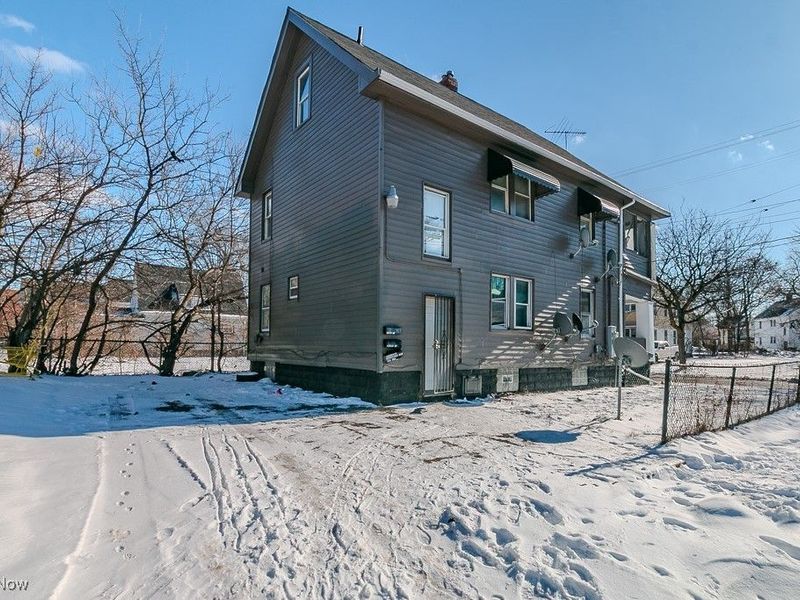 813 Wayside Road, Cleveland, OH 44110 Photo 21