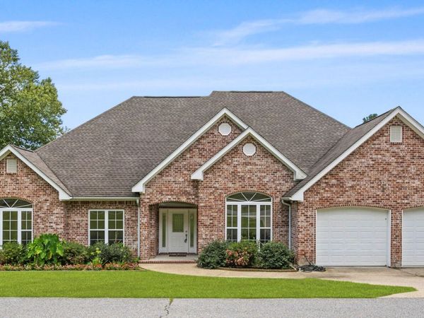 66 W Shore Dr., Hattiesburg, MS 39402