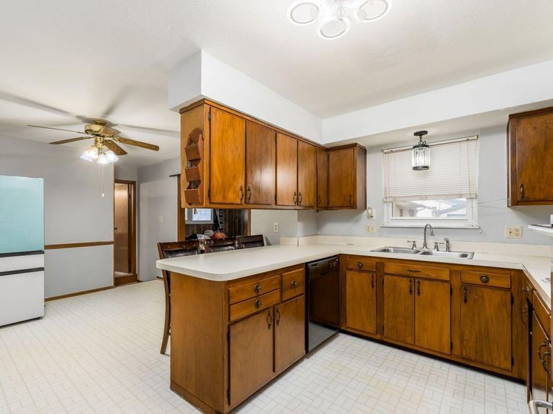 893 Hunt Valley Drive, Reynoldsburg, OH 43068 Photo 5