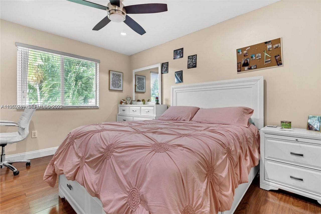 16453 SW 97th St, Miami, FL 33196 Photo