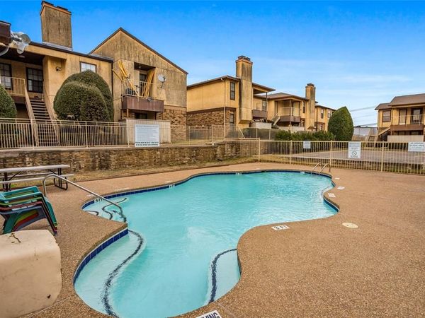 1735 Crest Grove Drive, Arlington, TX 76012