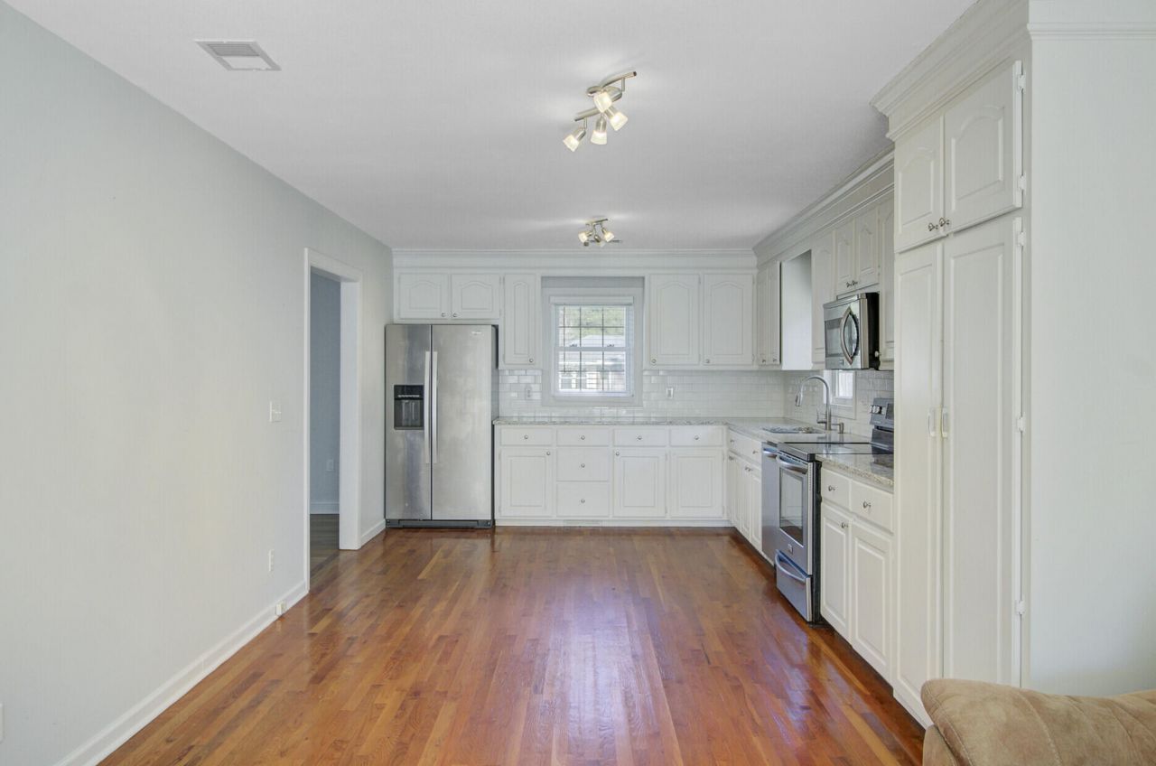 402 Golf Road Photo 10