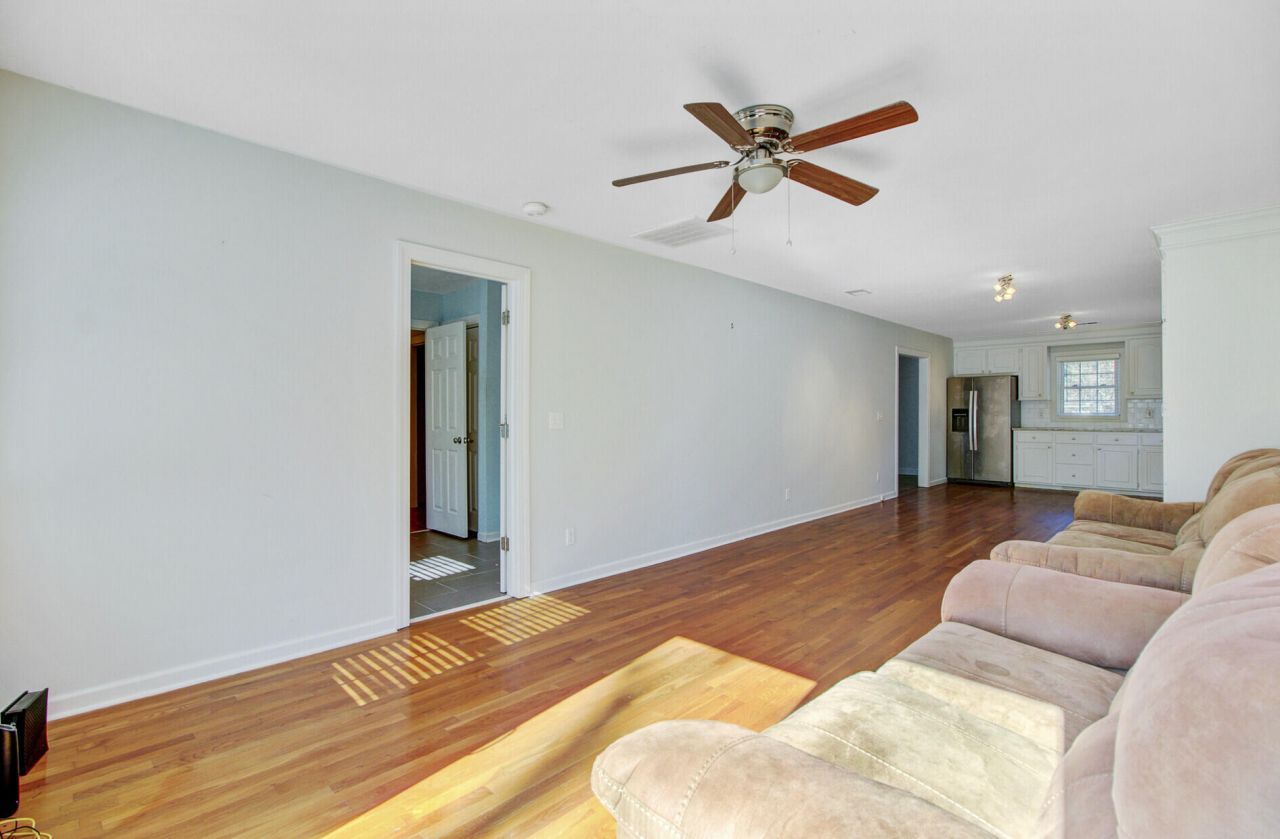 402 Golf Road Photo 17