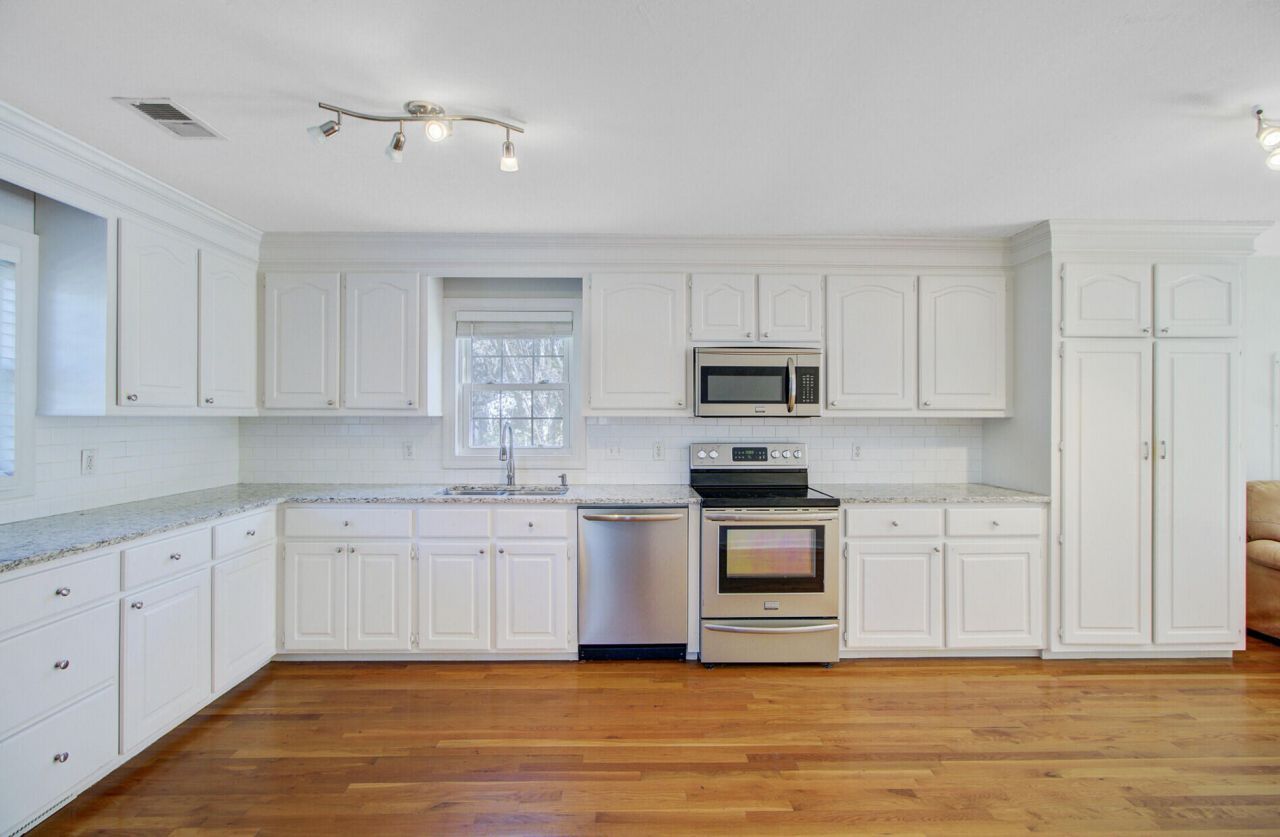 402 Golf Road Photo 9