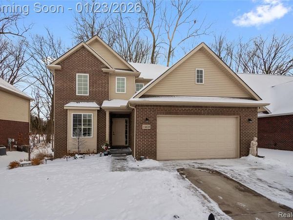 24679 Pembrooke Drive, Southfield, MI 48033