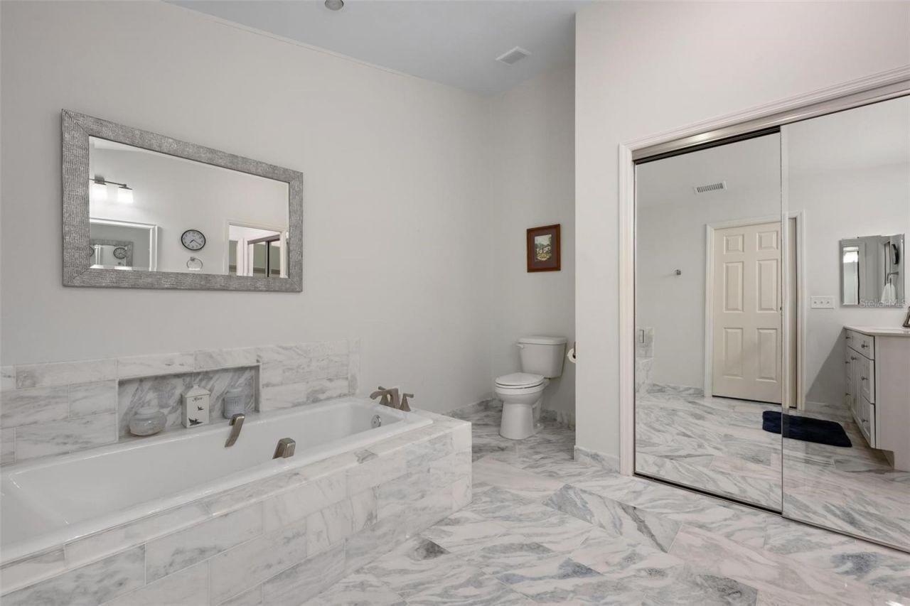 6964 Country Lakes Circle, Sarasota, FL 34243 Photo